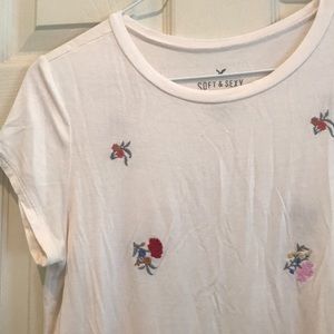 M AEO soft & sexy embroidered flower tee